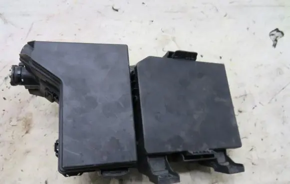 Nissan Qashqai Fuse box cover 24383JD00A