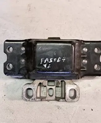 Volkswagen PASSAT B6 Engine mount bracket 3C0199555