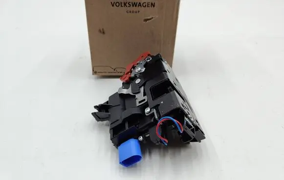 Skoda Roomster (5J) Front door lock 5J1837016