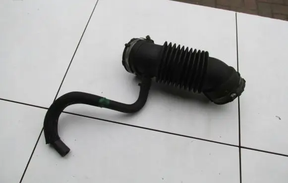 Ford B-MAX Intake resonator 