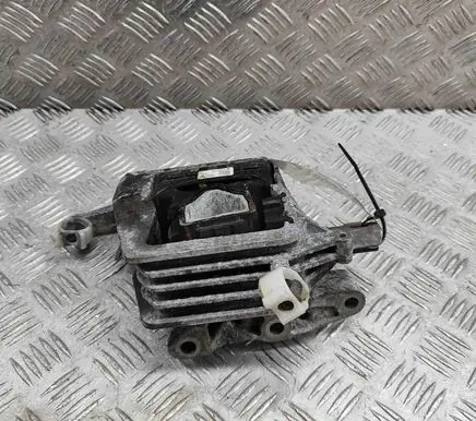 BMW X2 F39 Engine mount bracket 8743621