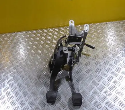 Audi A4 S4 B7 8E 8H Pedal assembly 8E1721117A