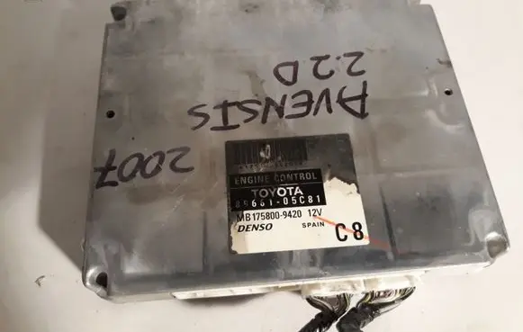 Toyota Avensis T250 Engine control unit/module 8966105C81 MB1758009420