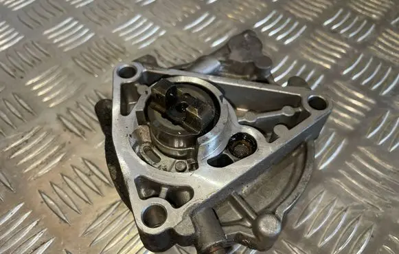Opel Vectra C Vacuum pump 55205444