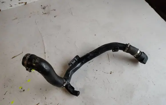 Volkswagen PASSAT B7 Intercooler hose/pipe 1K0145840AC