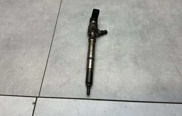 Audi A1 Fuel injector 03L130277B