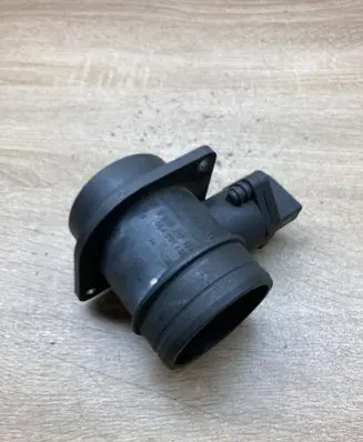 Volkswagen Bora Mass air flow meter 06A906461 0280217121