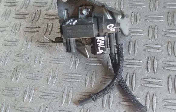 Toyota RAV 4 (XA30) Vacuum valve 258190R011 06T094 70051308