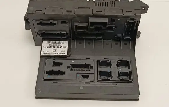Mercedes-Benz E W211 Fuse box set 2115453801