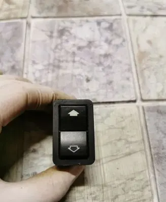 BMW 5 E39 Electric window control switch 8368974