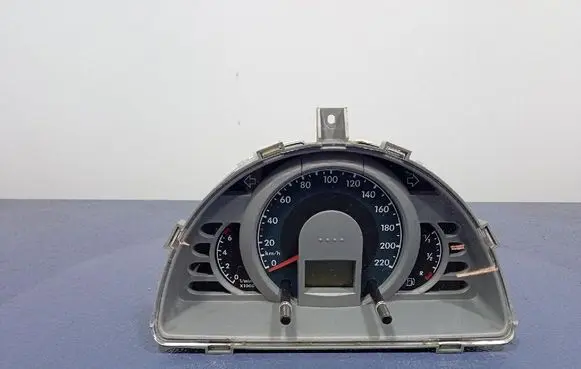 Speedometer (instrument cluster)