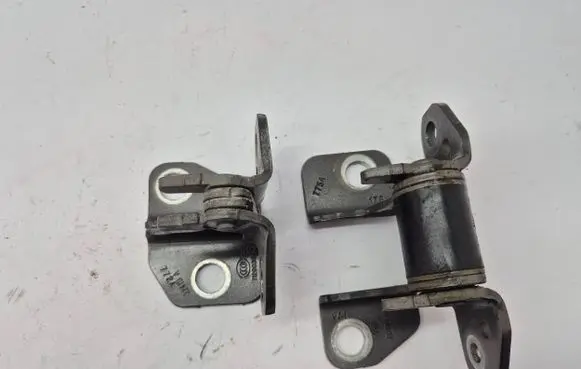 Chrysler Pacifica Front door hinge set 120038
