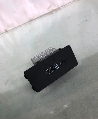 Volvo XC60 USB socket connector 32375814