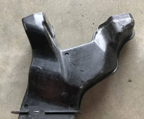 BMW 8 G14 Cabin air duct channel 7357250 11252010