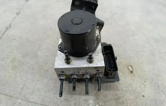 Skoda Fabia Mk2 (5J) ABS Pump 