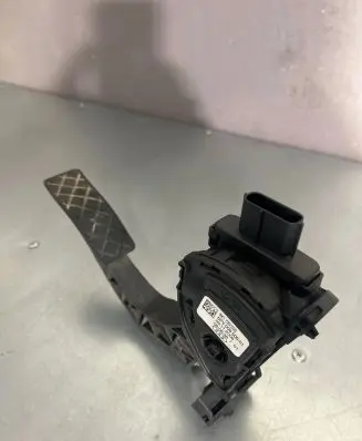 Audi A4 S4 B8 8K Clutch pedal 8K1723523 09112009 6PV00950501
