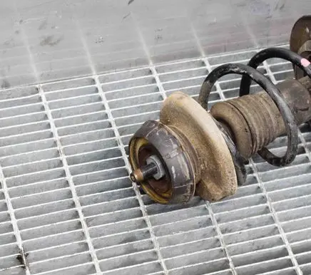Dacia Sandero Front shock absorber/damper 543022905R