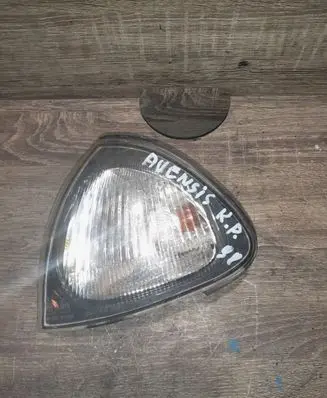 Toyota Avensis T220 Front indicator light OWLTC9861L