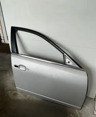 Cadillac CTS Front door 15880690