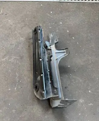 Alfa Romeo Stelvio Intercooler pipe mounting bracket 