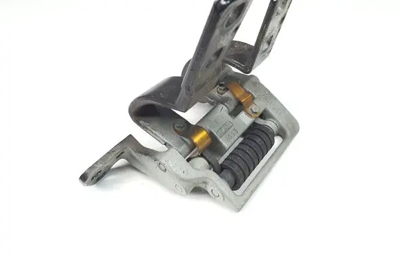 BMW 5 E60 E61 Tailgate/trunk/boot hinge 7061384