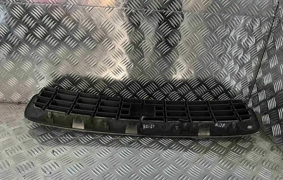 Volvo XC90 Front bumper upper radiator grill 30695512