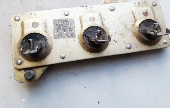 Audi 80 90 S2 B4 Coolant fan relay 4a0959493a