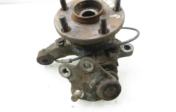 Toyota Corolla Verso E121 Front wheel hub spindle knuckle 