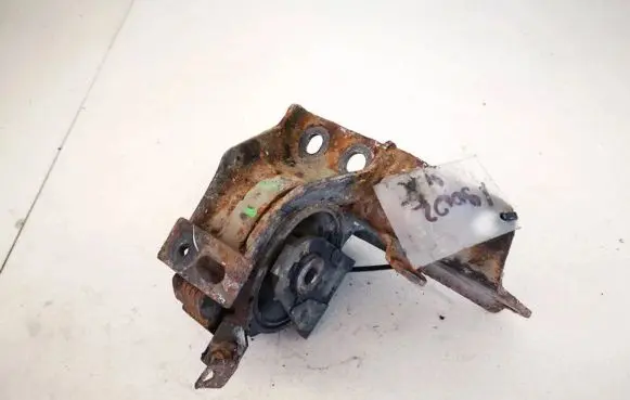 Toyota Avensis T250 Engine mount bracket