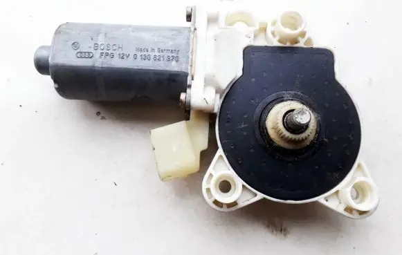 Mercedes-Benz E W211 Front door window regulator motor 0130821971 A2118203042