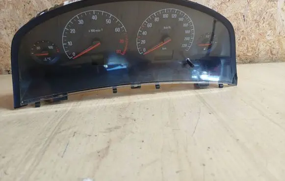 Speedometer (instrument cluster)