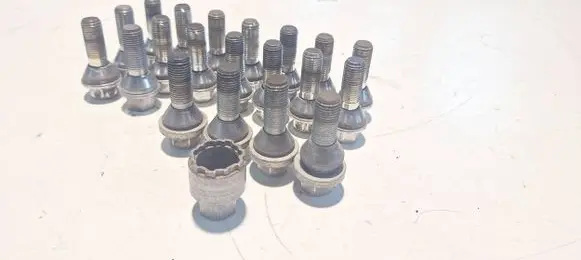 Volvo V60 Nuts/bolts 35868