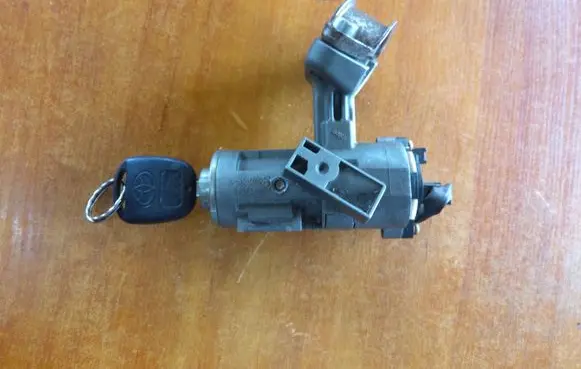 Toyota Corolla E120 E130 Ignition lock 45020024
