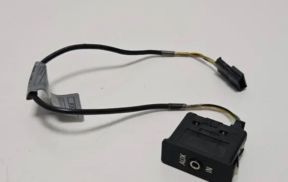 BMW 5 F10 F11 AUX in-socket connector 6930561