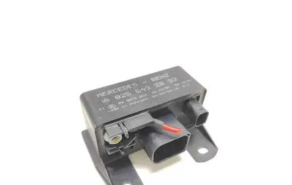Mercedes-Benz A W168 Glow plug pre-heat relay 0255452832 899075000
