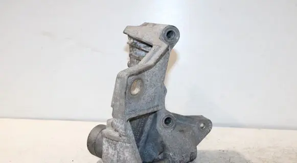 Engine mounting bracket
