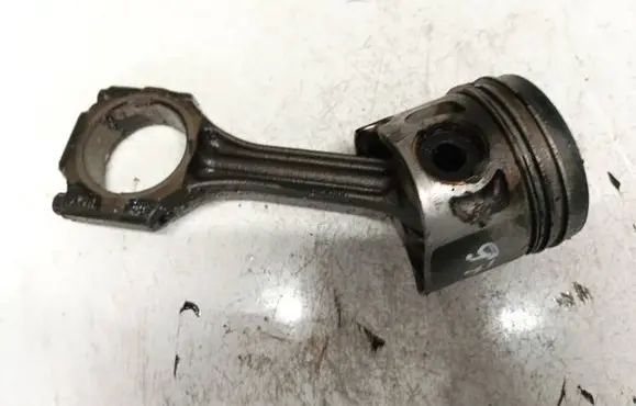 Volkswagen PASSAT B5 Piston with connecting rod 028h