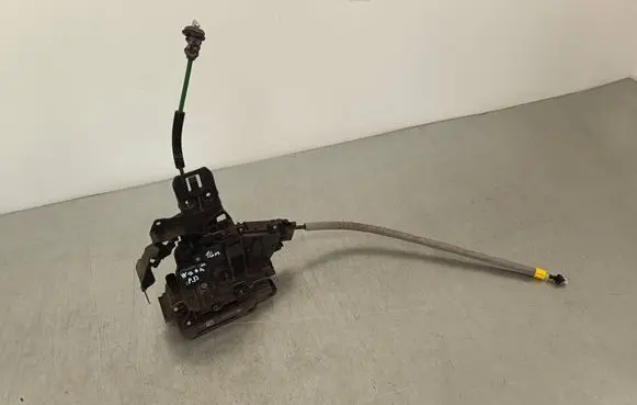 Mercedes-Benz C W205 Front door lock A2220063999
