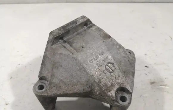 Opel Astra H Engine mounting bracket 13226751