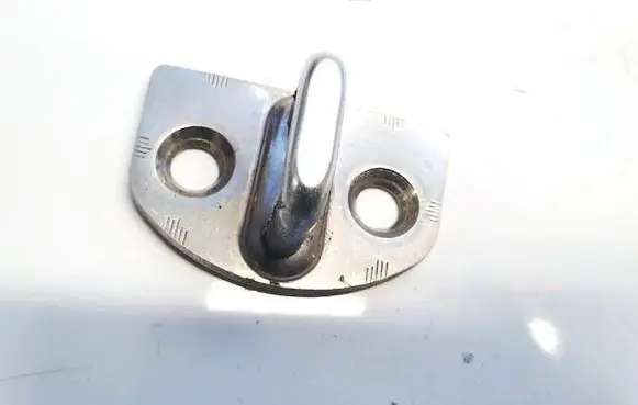 Skoda Octavia Mk2 (1Z) Rear door lock loop/hook striker 1u0837033b