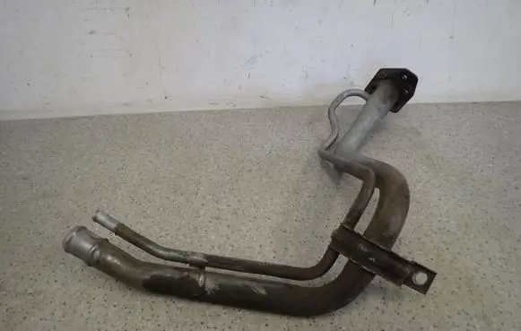 Hyundai i30 Fuel tank filler neck pipe 