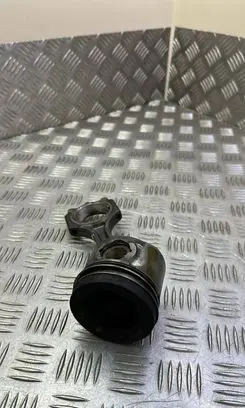 KIA Sportage Piston with connecting rod