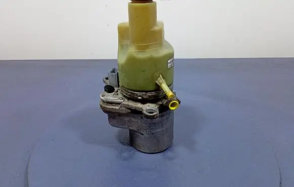 Volvo V50 Power steering pump 31302196