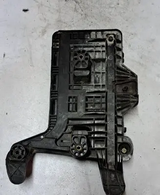 Volkswagen PASSAT B6 Battery box tray 1K0915333C