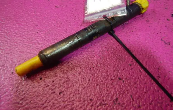 Ford Focus C-MAX Fuel injector 2T1Q9F593AA