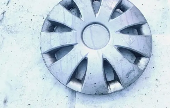 Volkswagen PASSAT B4 R14 wheel hub/cap/trim 