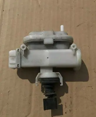 Volkswagen PASSAT B3 Central locking vacuum pump 357862153