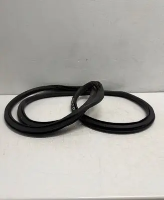 Opel Astra J Front door rubber seal 13259929