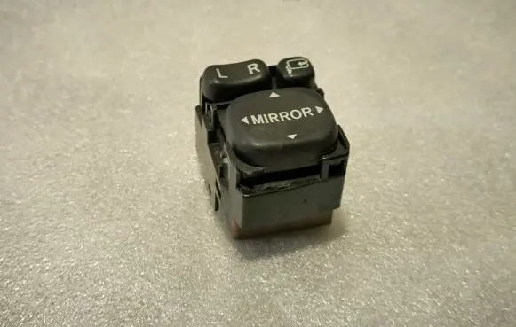 Toyota Prius+ (ZVW40) Wing mirror switch 183575