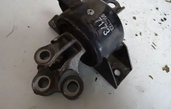 Opel Mokka Engine mount bracket 95127173
